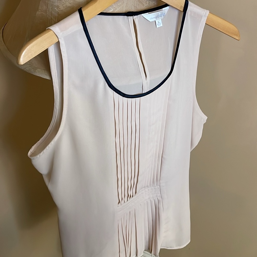 Charming Charlie Blush Pleated Sleeveless Blouse NWOT - Picture 3 of 11